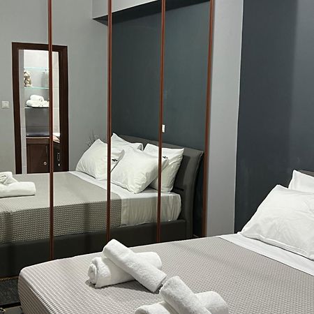 Marina Zeas Seaview House-Marinaq Apartment Пирея Екстериор снимка