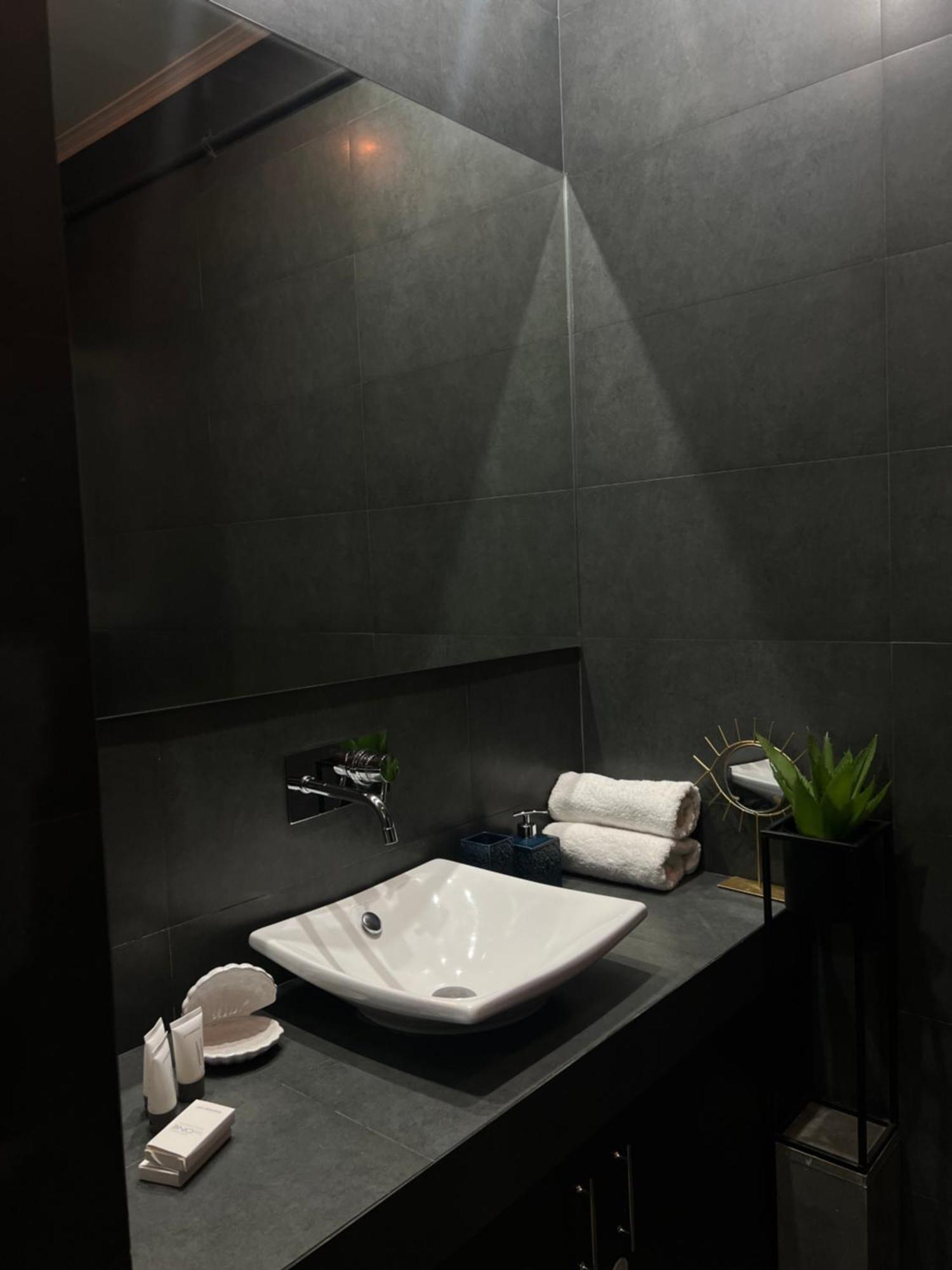 Marina Zeas Seaview House-Marinaq Apartment Пирея Екстериор снимка
