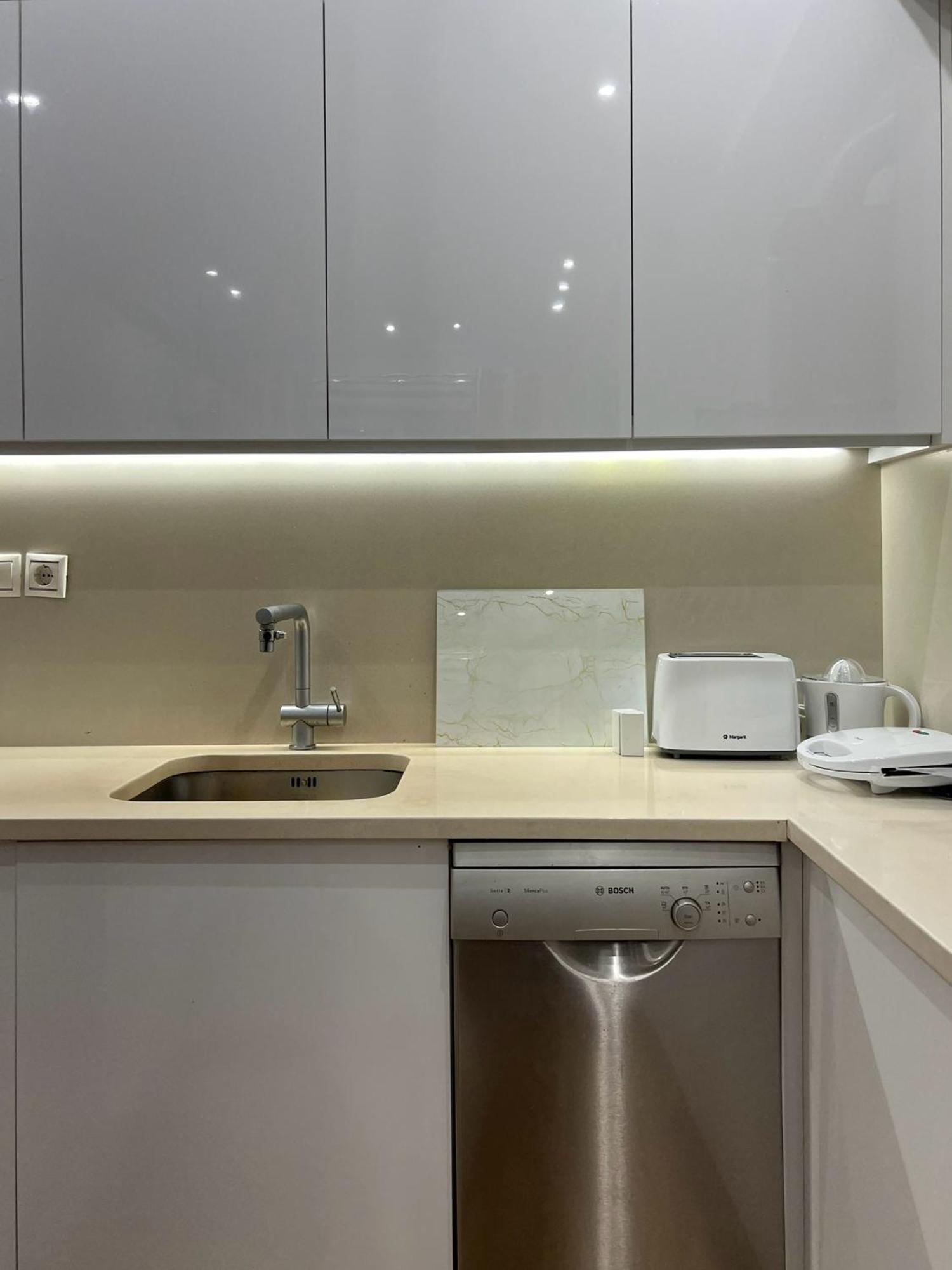 Marina Zeas Seaview House-Marinaq Apartment Пирея Екстериор снимка