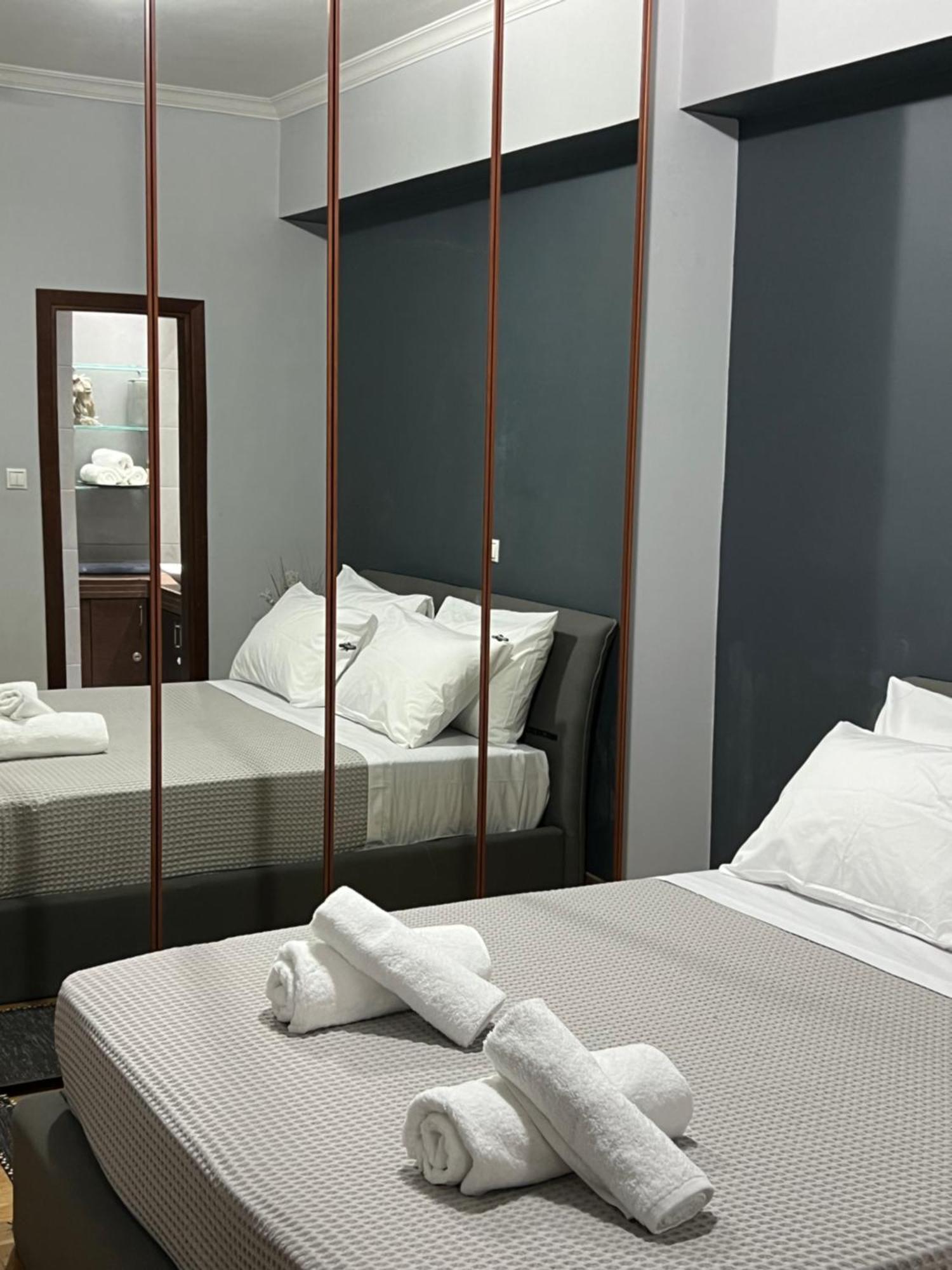 Marina Zeas Seaview House-Marinaq Apartment Пирея Екстериор снимка