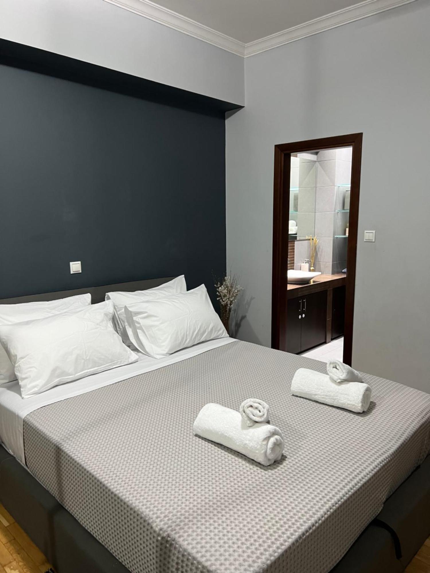 Marina Zeas Seaview House-Marinaq Apartment Пирея Екстериор снимка