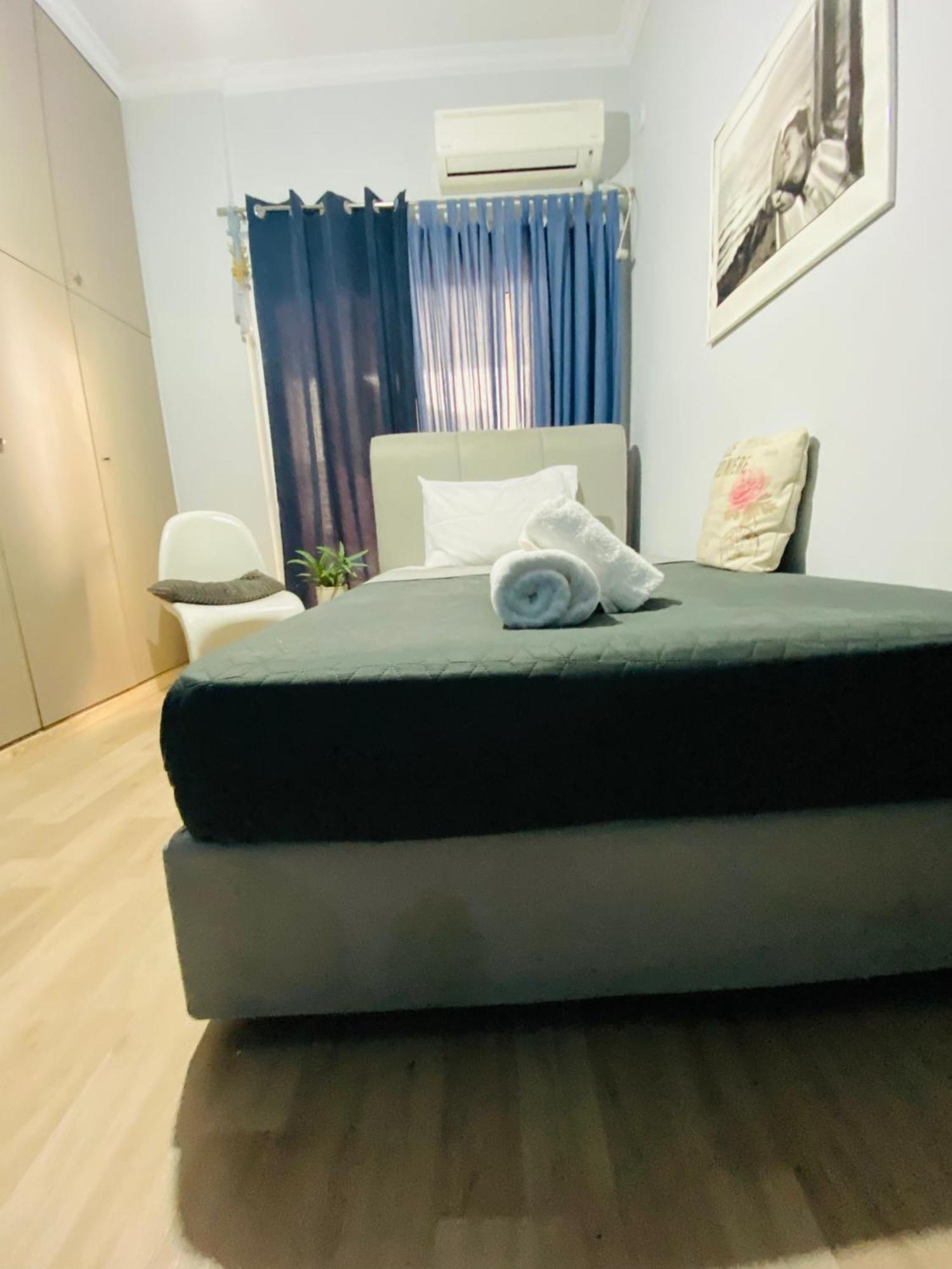 Marina Zeas Seaview House-Marinaq Apartment Пирея Екстериор снимка