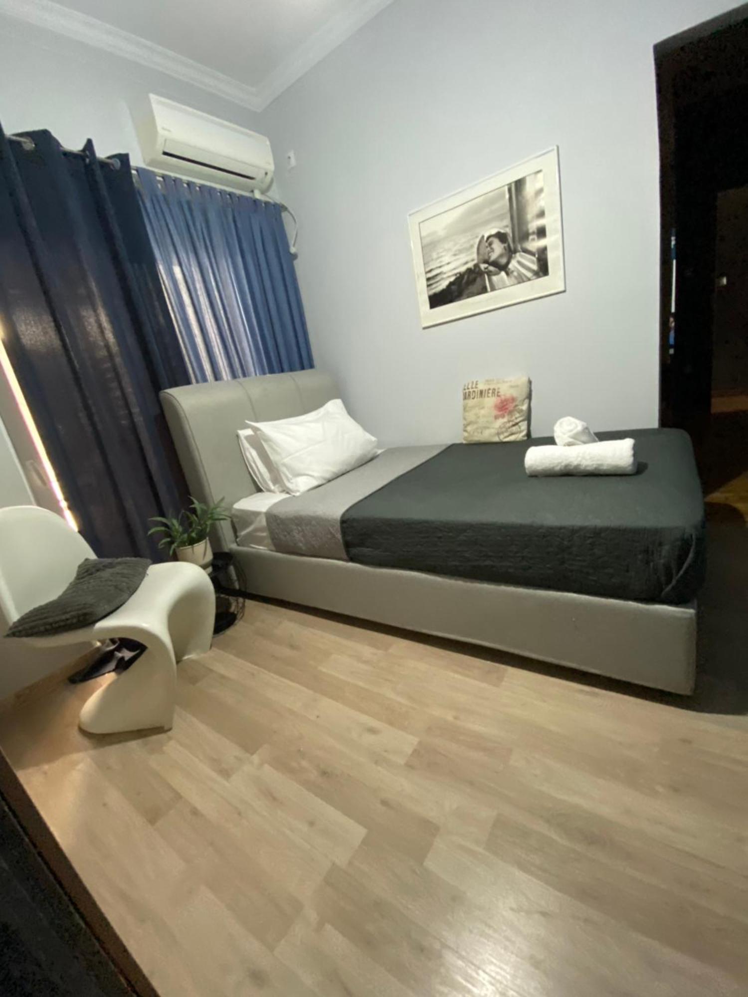 Marina Zeas Seaview House-Marinaq Apartment Пирея Екстериор снимка