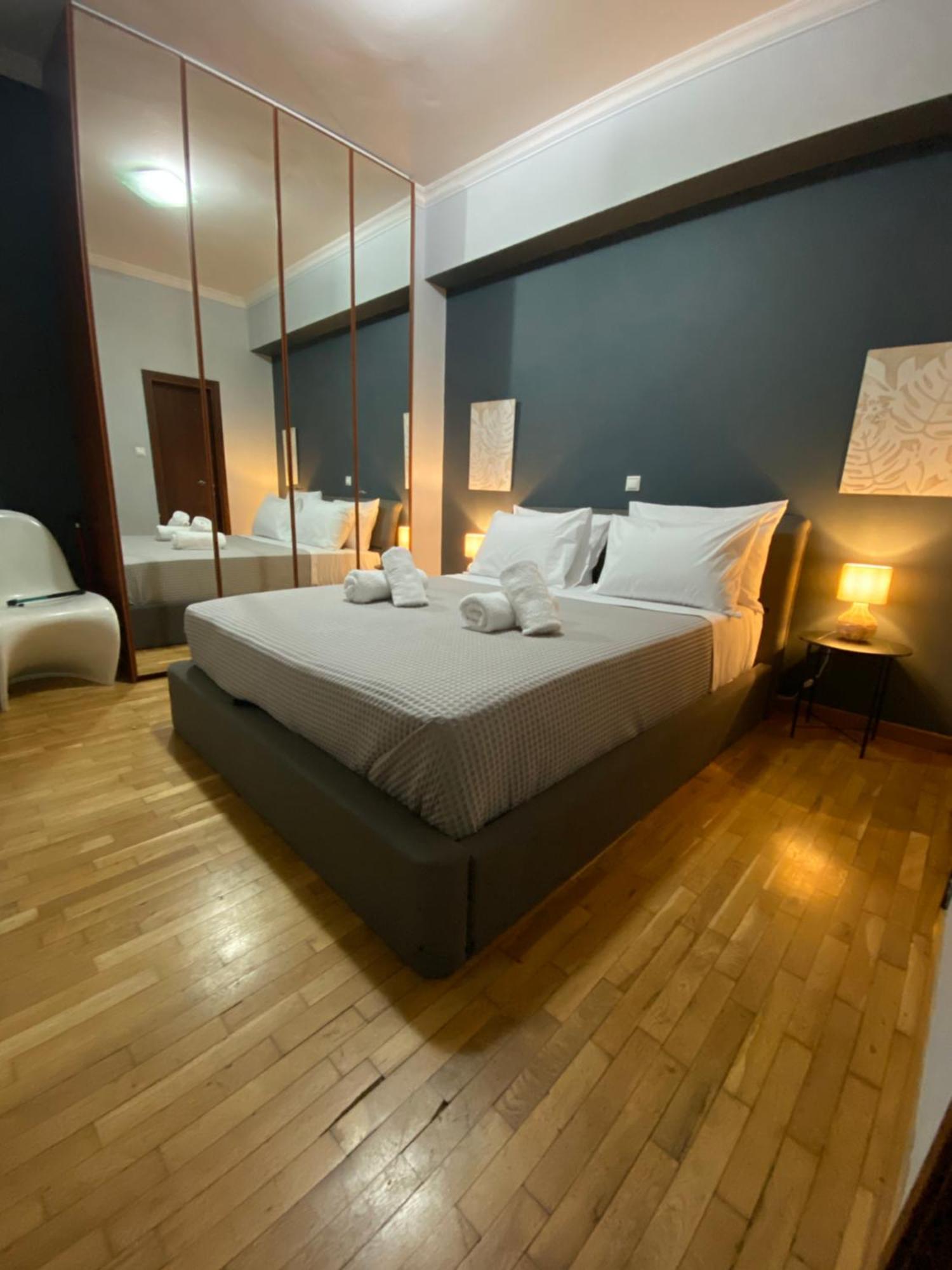 Marina Zeas Seaview House-Marinaq Apartment Пирея Екстериор снимка